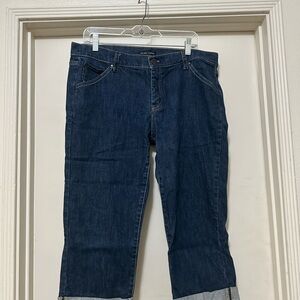 WOMEN NEW YORK AND COMPANY CAPRI JEANS